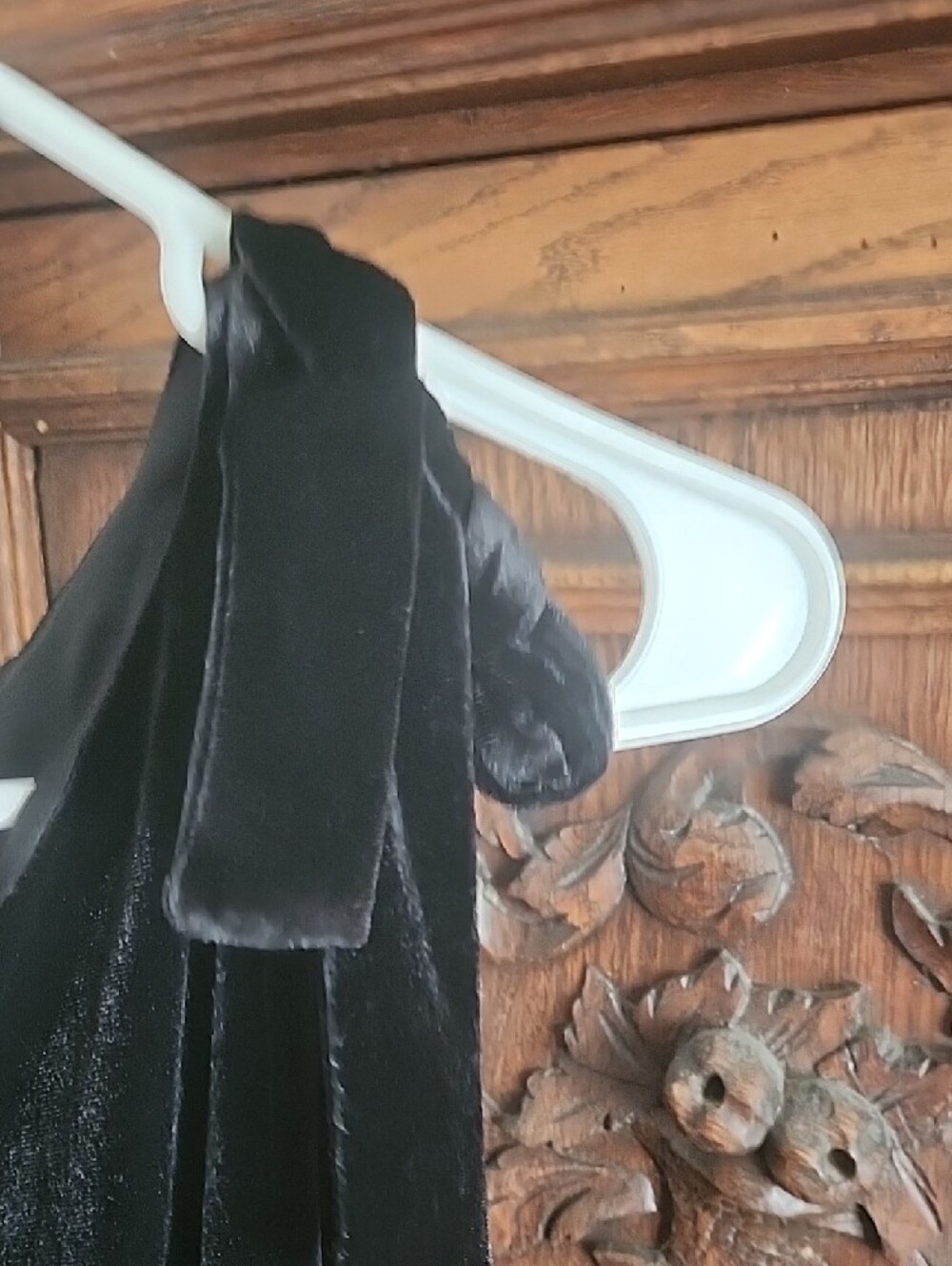 Cider Black Sleeveless Velvet Dress - Picture 5 of 8